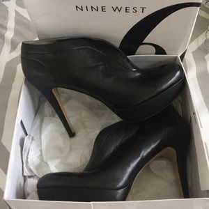 Black leather platform boot/ shoe